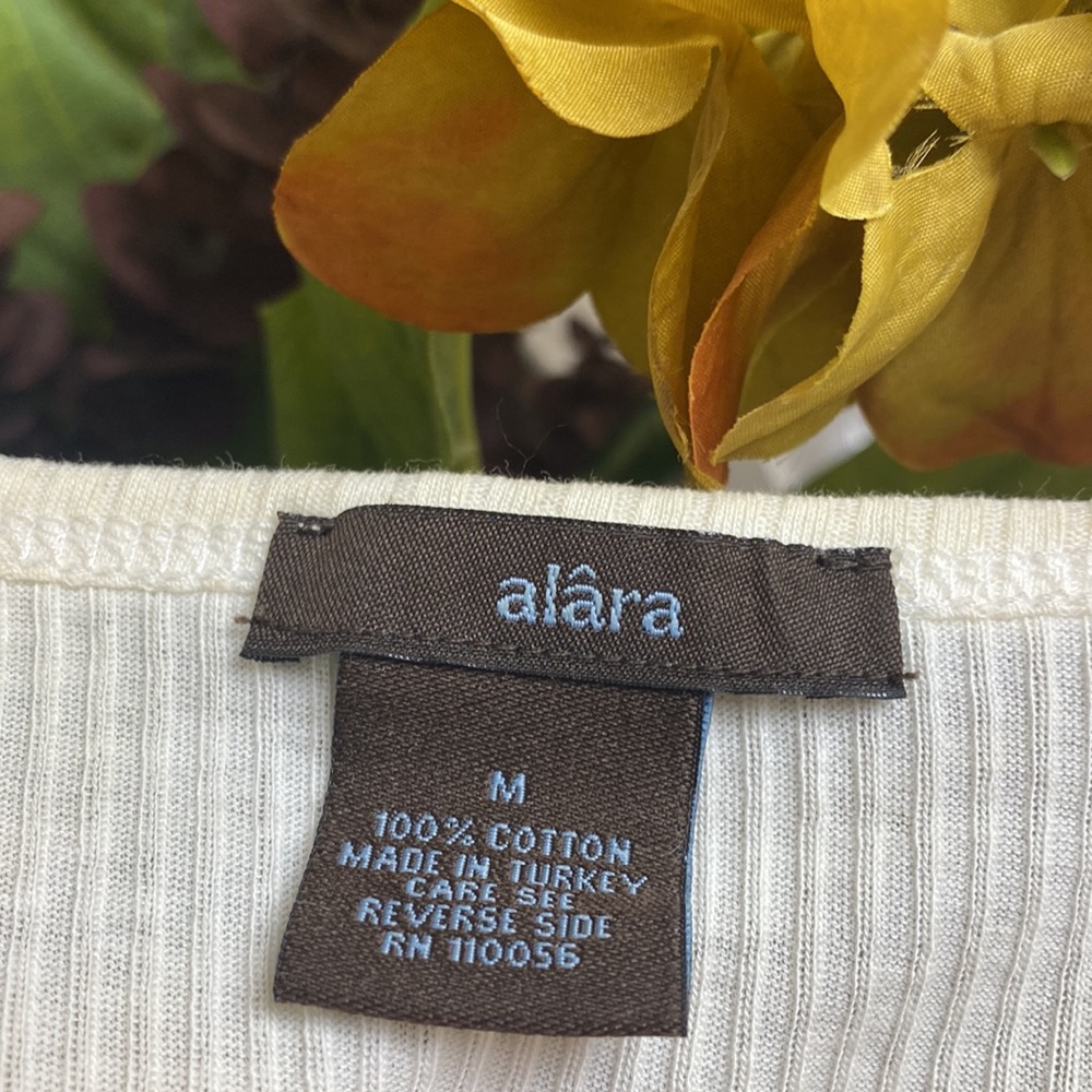 Alara 💯 Cotton Ribbed Stretch Top - Picture 4 of 7
